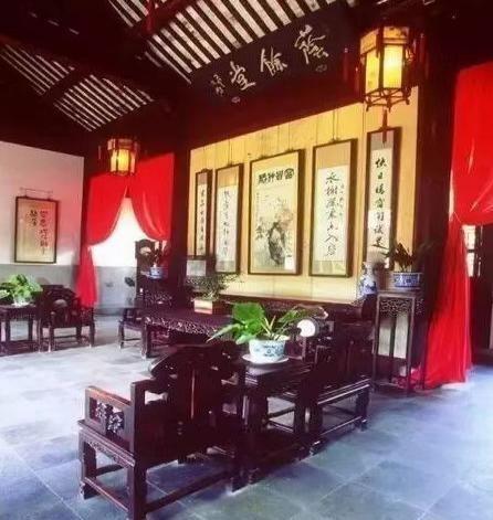 1996年，安徽黄村一幢建于清朝的大宅子遭遇拆迁，主家心痛无奈，没料到，美国人南