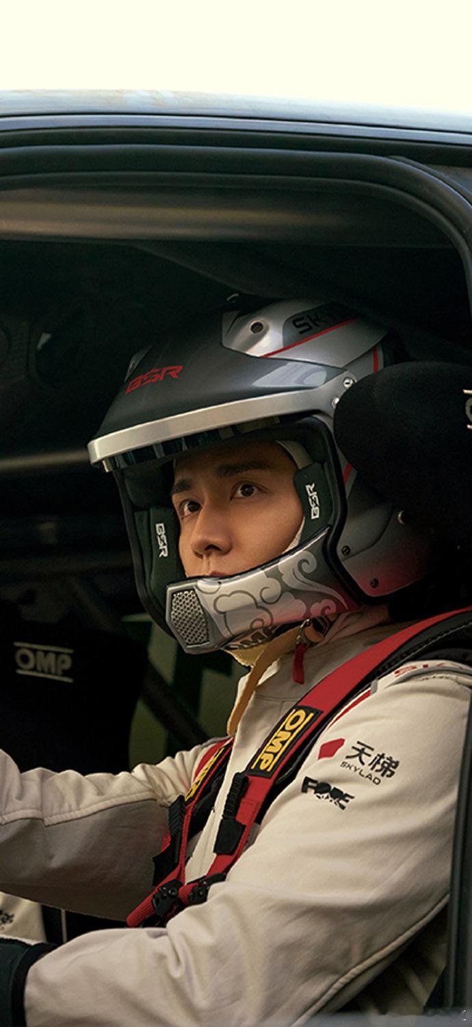 飞驰人生飞驰人生3真的值得所有好评！妥妥的口碑爽片，赛车大戏制作精良，视觉盛宴拉