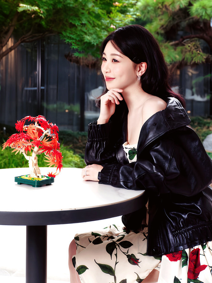 杨紫玉兰花开君再来 💜杨紫董竹君 相信流星划过的方向 朝着那个方向奔跑 就能与