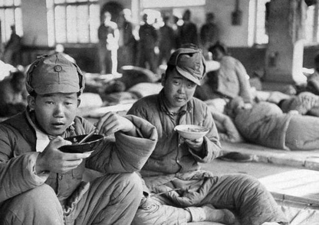 我军除了优待俘虏外，还有一招让敌人无比头疼：简直跟中邪了一样！早在井冈山时期，毛