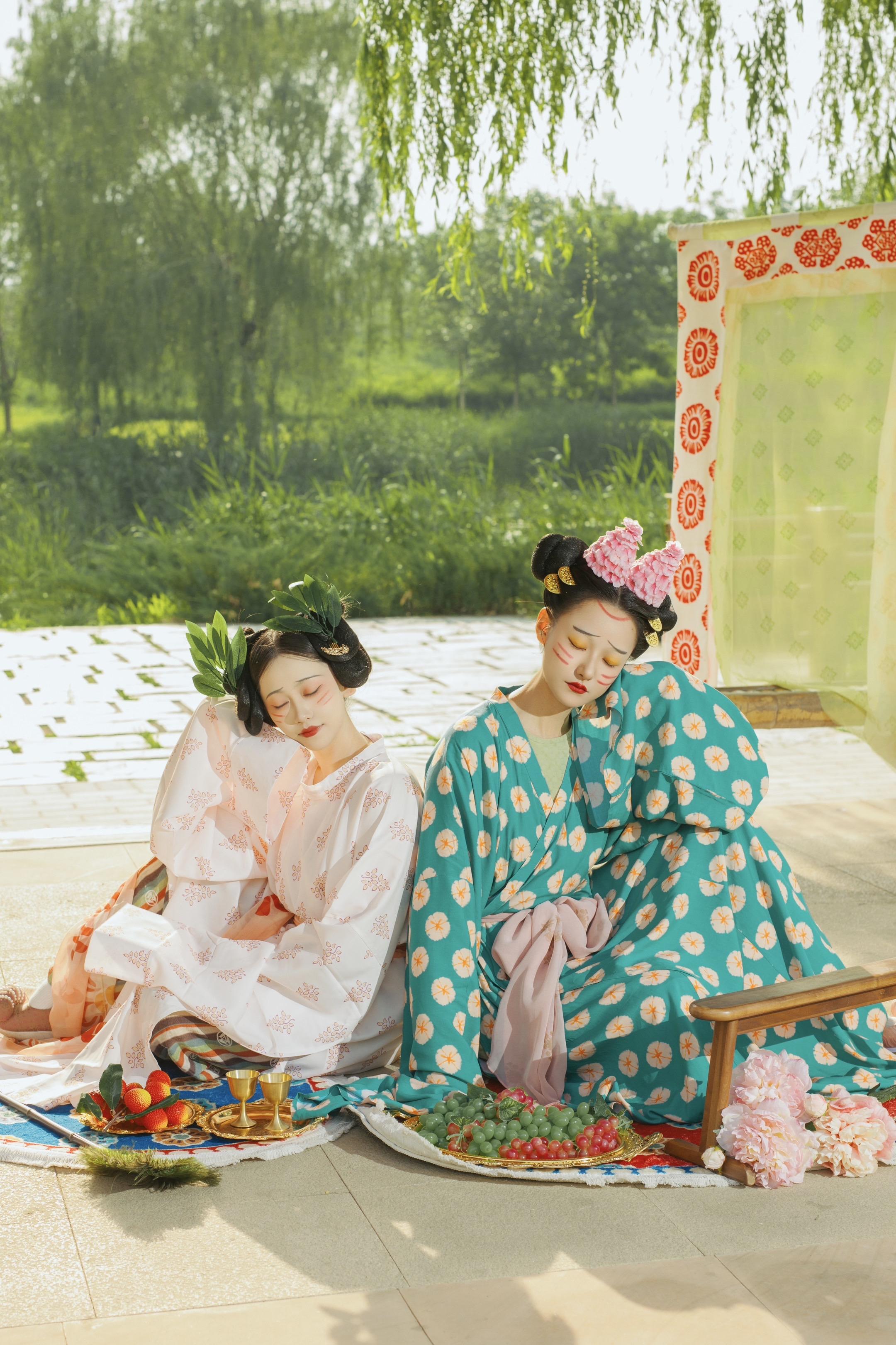 晚唐·侍女｜忙里偷闲睡个午觉。