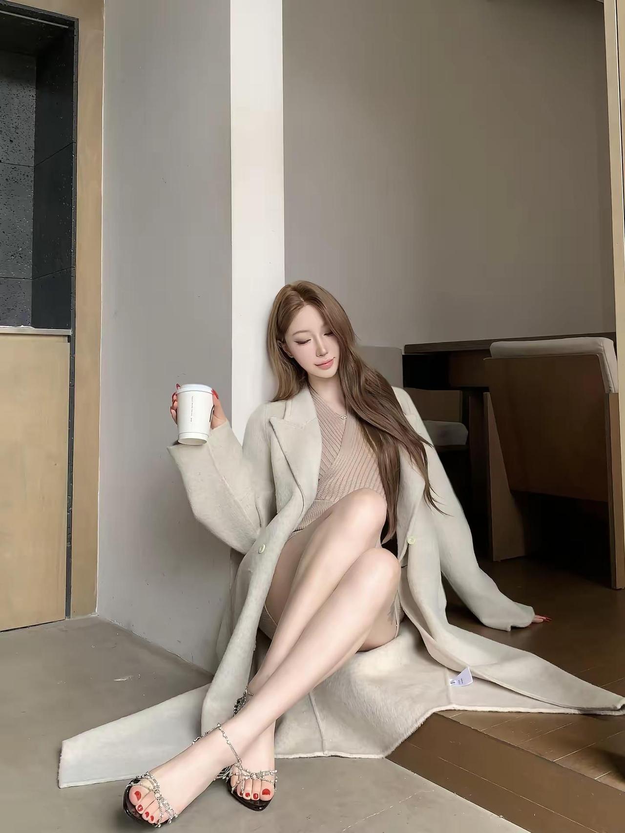 哦尼。御姐拍照姿势 大衣