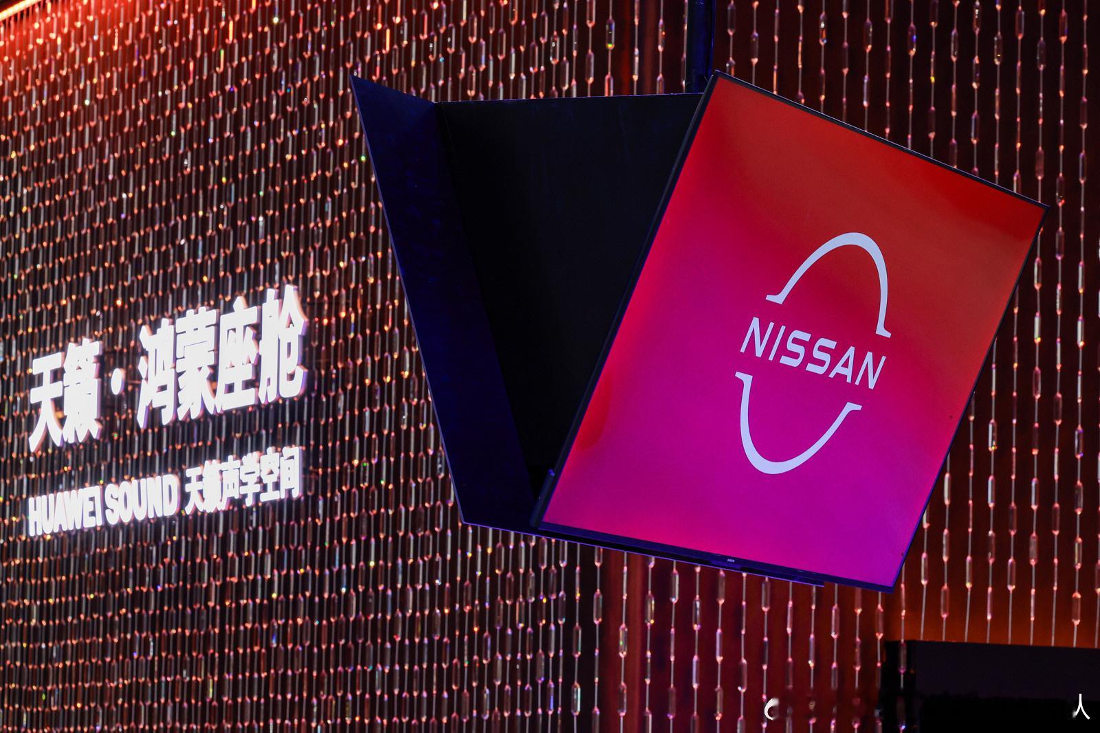 在电动化与智能化狂飙突进的当下，燃油车常被贴上“智能短板”的标签。但天籁·鸿蒙座