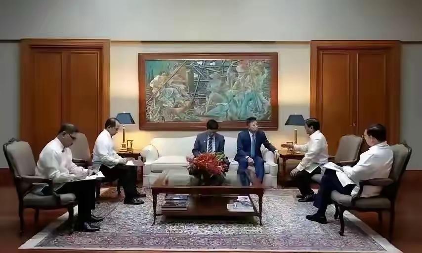 中国驻菲大使三问叩击灵魂，后面的一句话才是关键！

7月24日，中国驻菲大使井泉