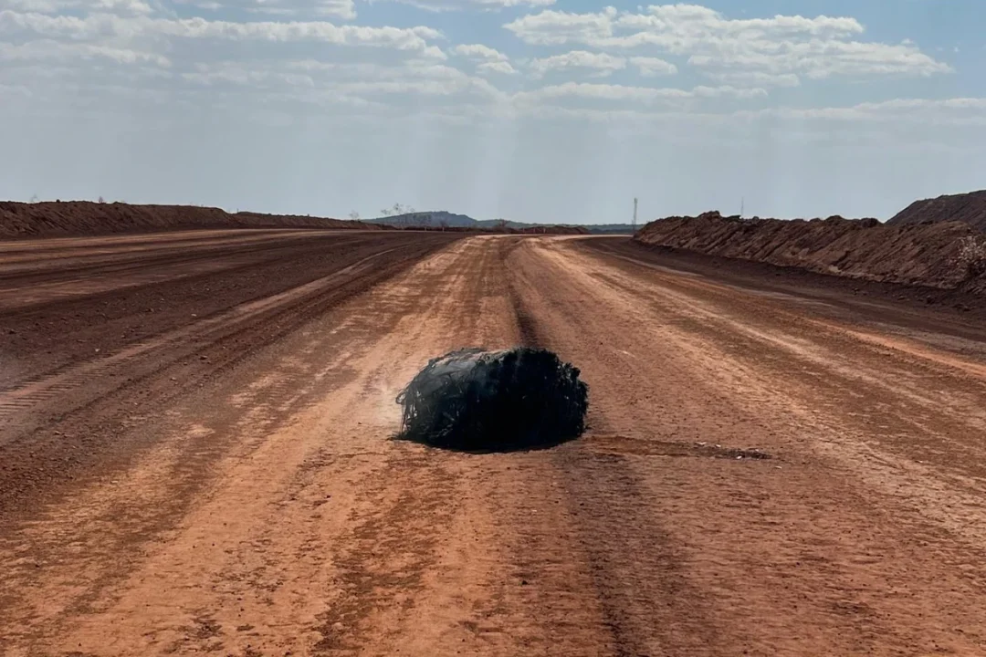 澳大利亚沙漠发现一块奇怪物体，疑太空垃圾