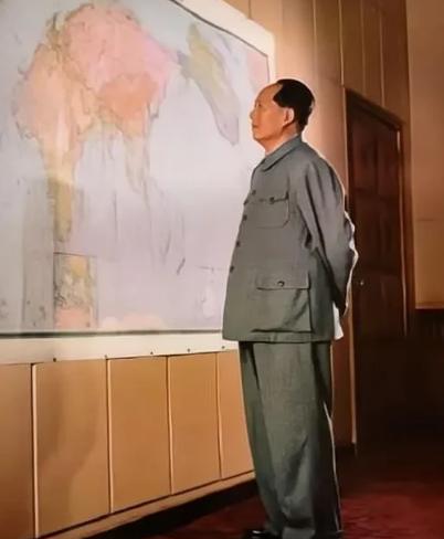 1951年，10万志愿军被美军包饺子，一向淡定自若的彭老总心急如焚连忙向毛主席求