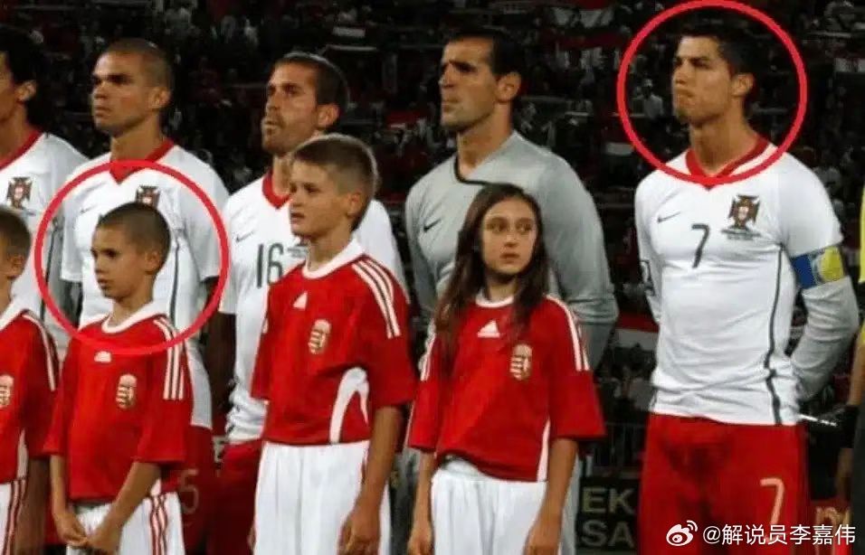 C罗[超话]  球童到对手，追星追到这个程度，我也想跟罗哥踢一场，或者我当球童也