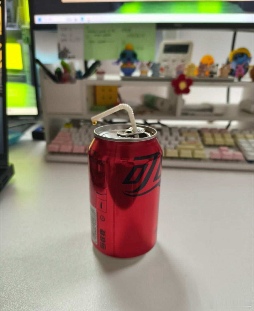爱直接对嘴喝饮料的人天塌了之前看别人用吸管喝这种罐装饮料，我当时就感觉是脱了裤子