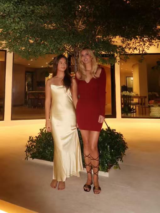 伊万卡·特朗普与女儿近日合照，老钱松弛感满满。