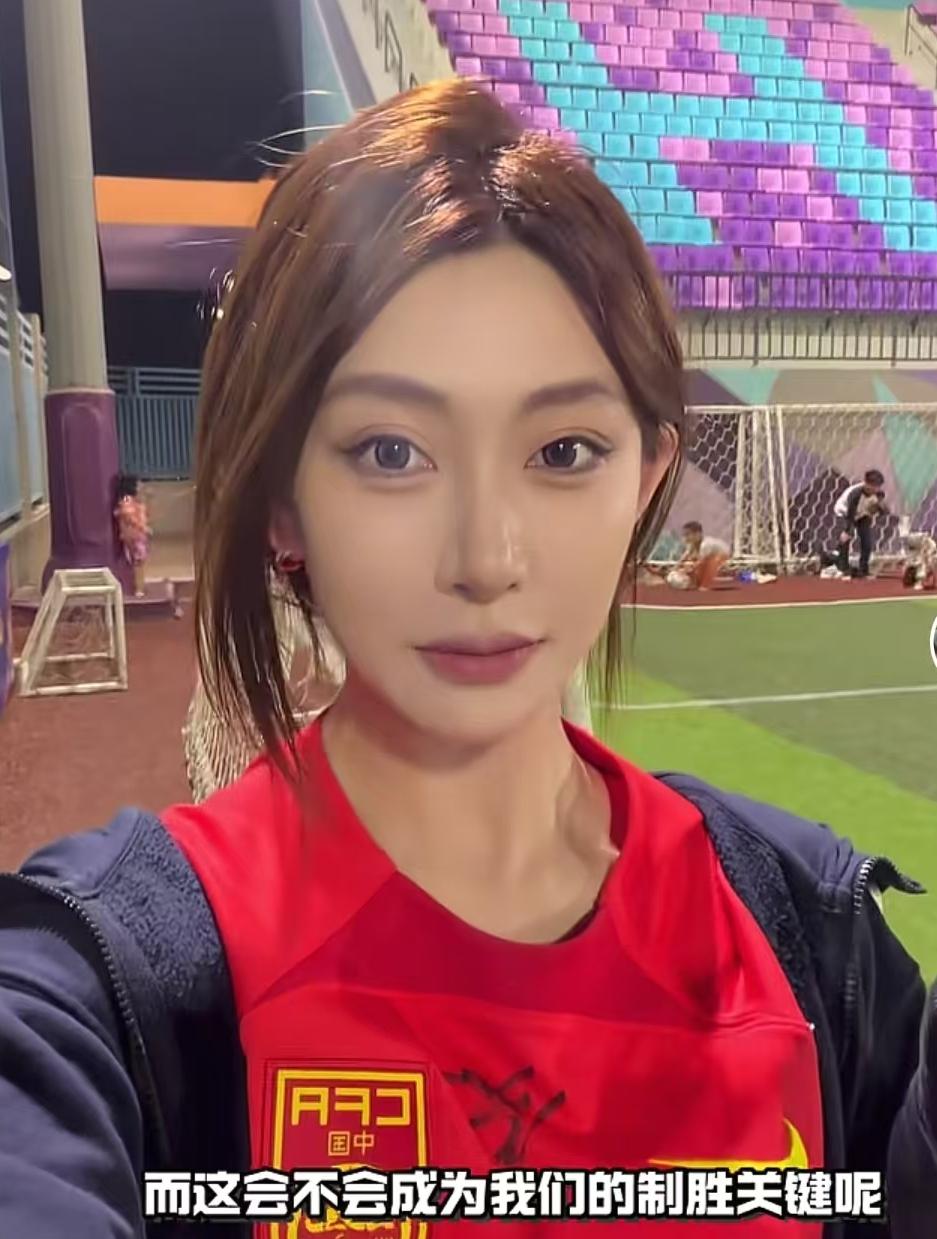 又刷到了这个为国足喜极而泣的美女，原来是个影响力不小的网红，网友点赞接近3万。