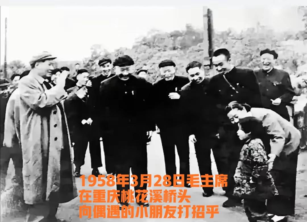 毛主席与少年儿童们的照片