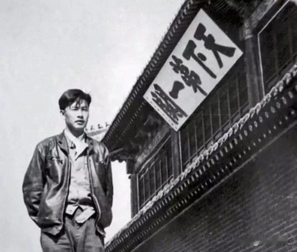 潘景寅是林彪专机飞行员。“九一三事件”后，其妻子在 1971 年 10 月 5 