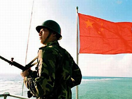 北极哨兵与南沙卫士身处祖国版图的南北两端，他们的工作不仅是捍卫国家主权与领土完整
