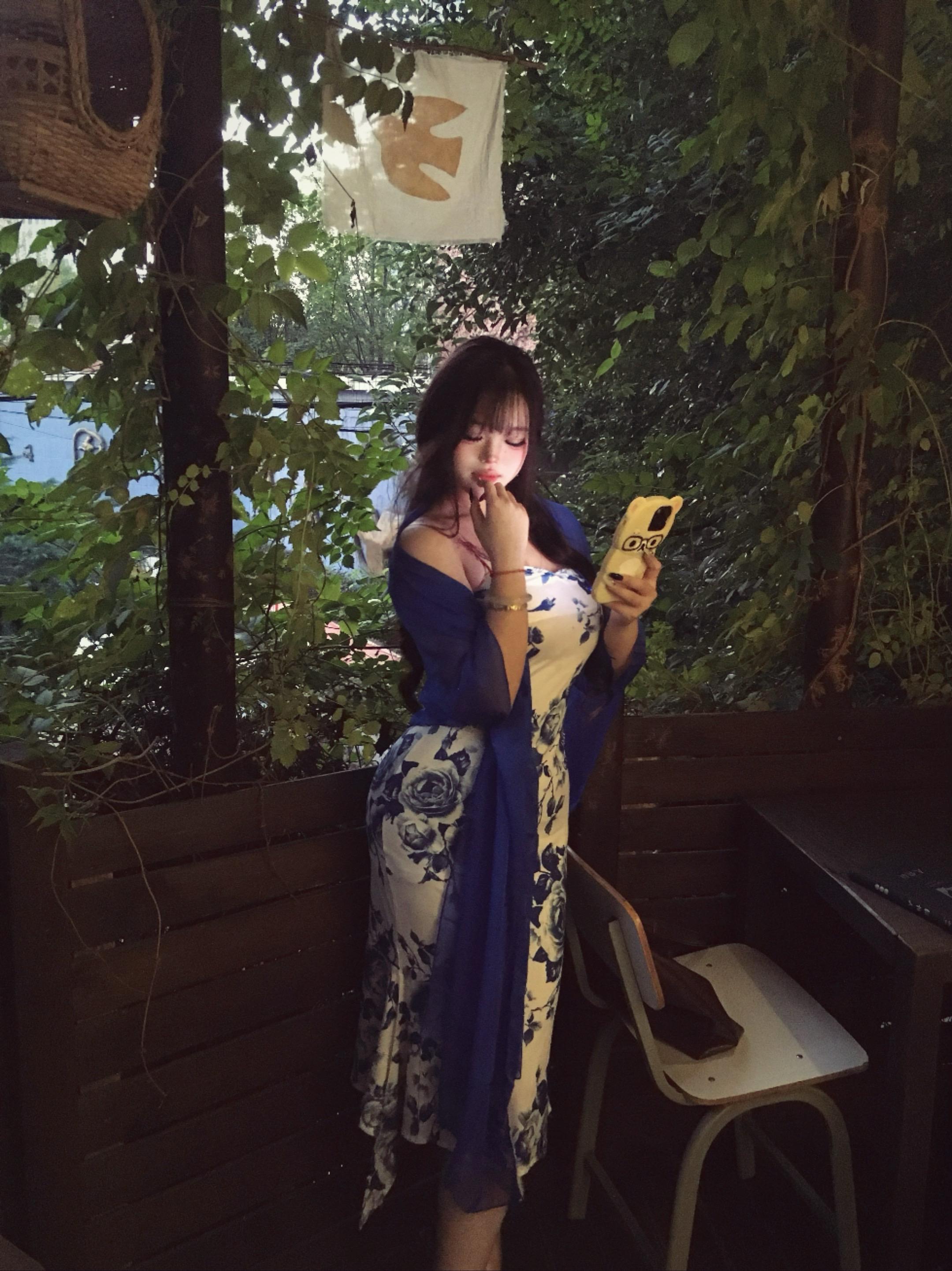 有人说海枯石烂 情比金真 我说休恋逝水 如鲠在喉