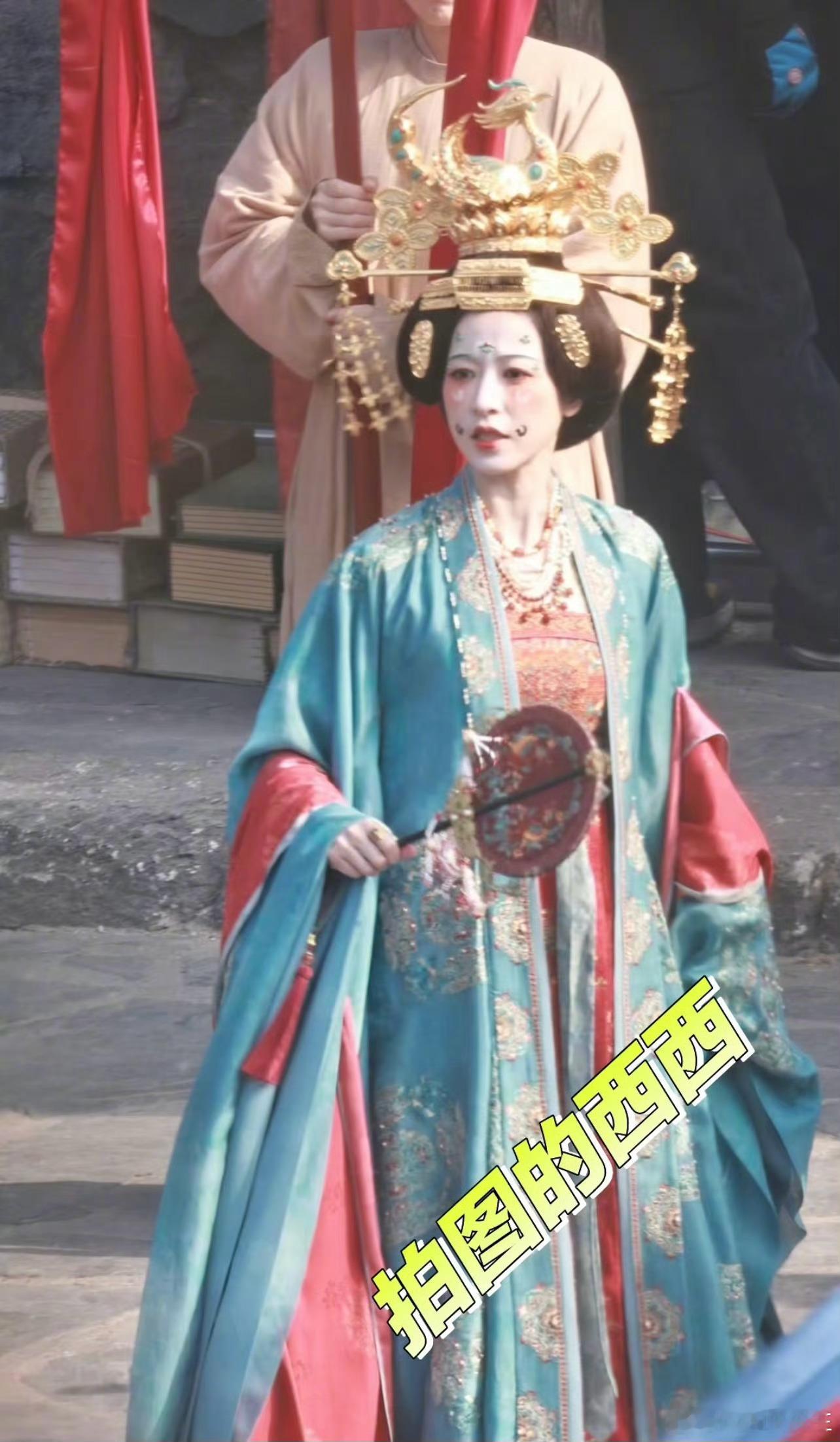 周雨彤《太平年》路透，这造型够惊艳吗？ 