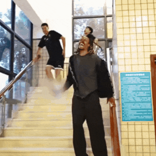 破案了！为啥麦考尔一到广东男篮就受伤？敢情是被徐杰、杜润旺给“忽悠瘸”了！