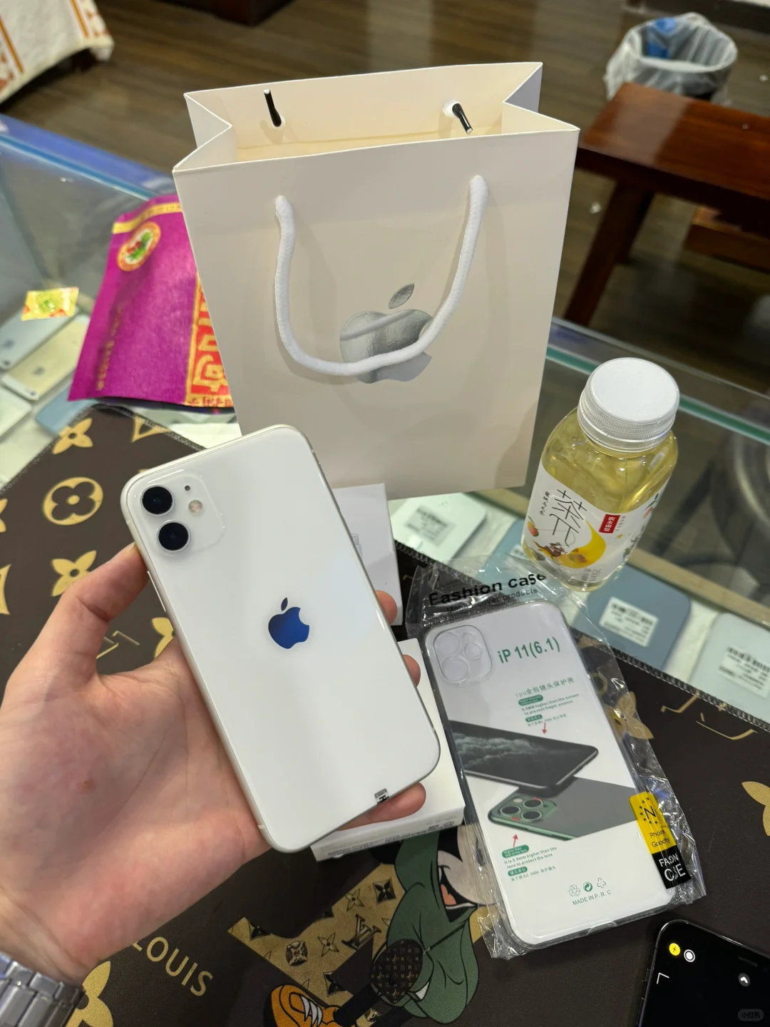 同城闪送安排一台📱苹果11白色128G国行