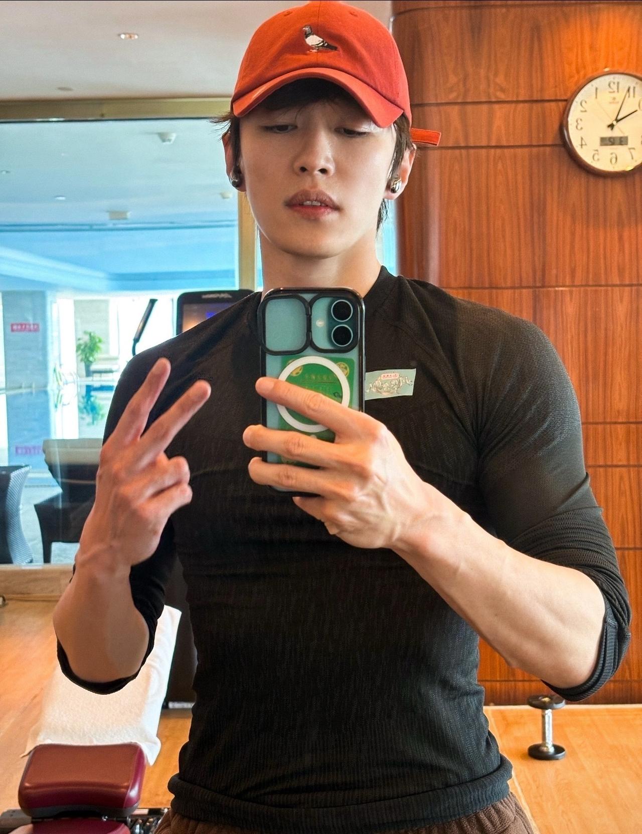 代旭  🌸 代旭风华合伙人

不管未来的路上有多少风雨，我都会一直站在你这边，