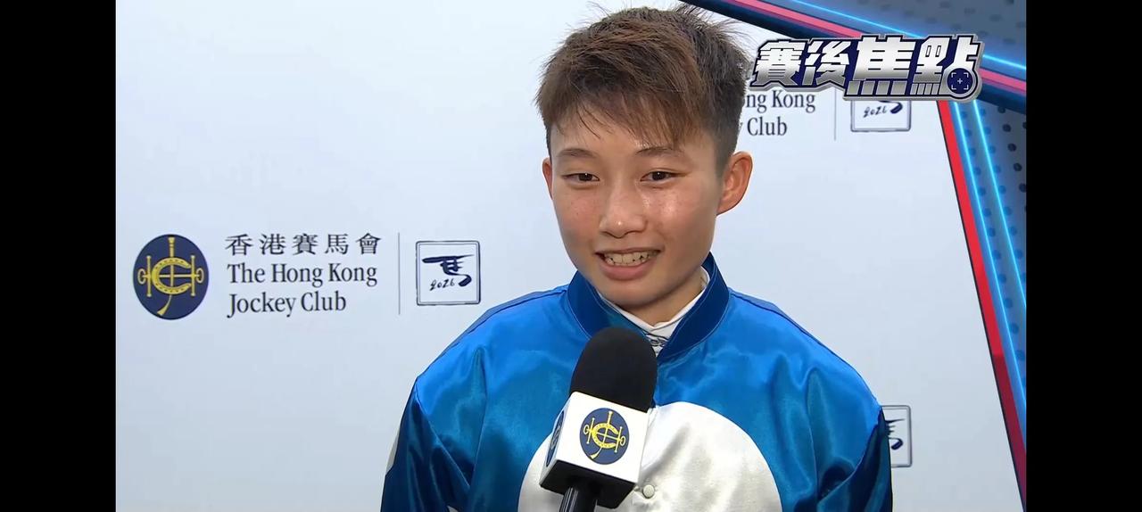 昨晚沙田泥地赛事，外地严格受训上阵完毕回港首度登场献技的小妮子袁幸尧一鸣惊人，全
