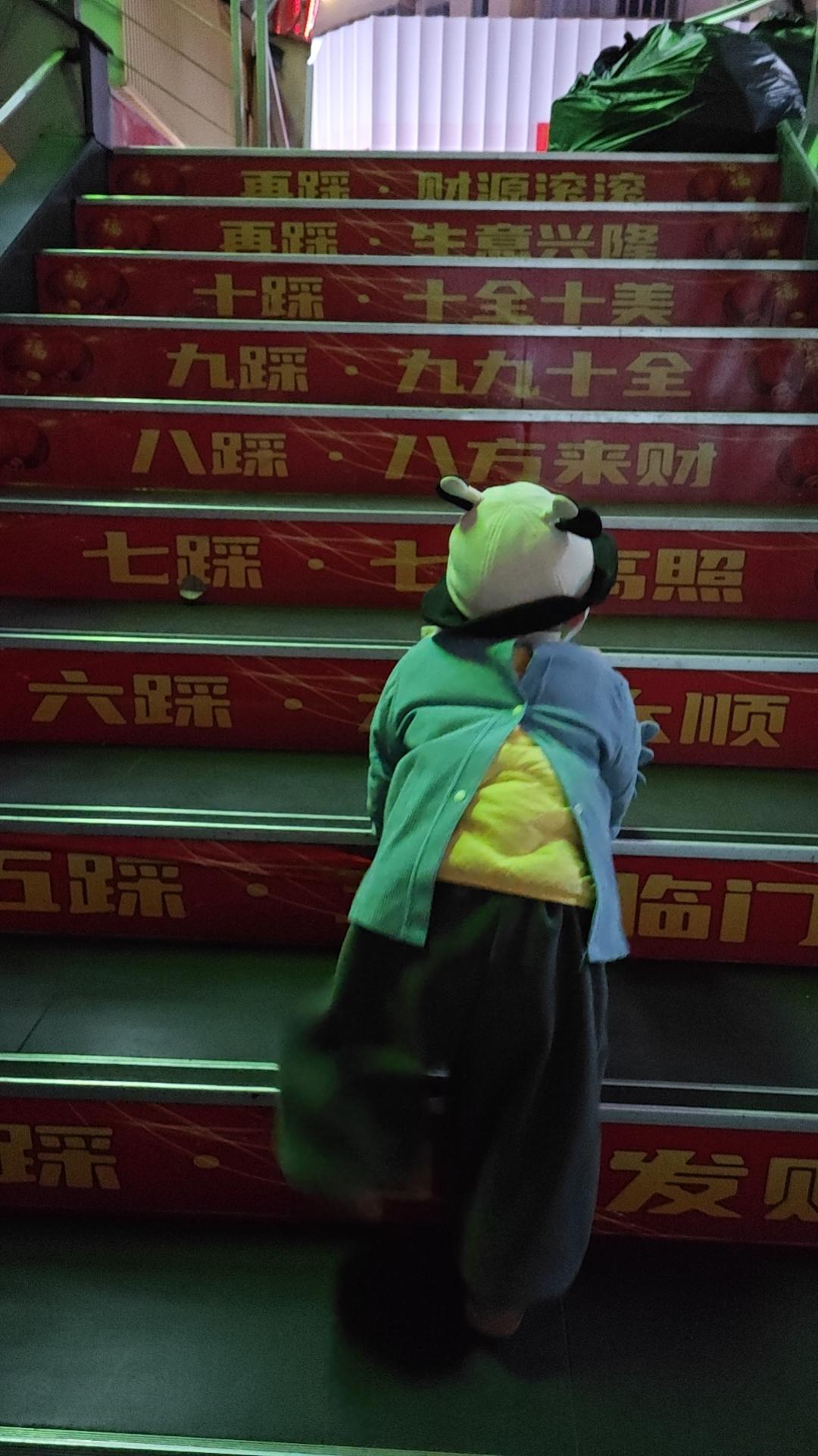 最近很流行一种思想:不结婚不生娃，逍遥又自在。
首先声明，这样想本身没错。
但是