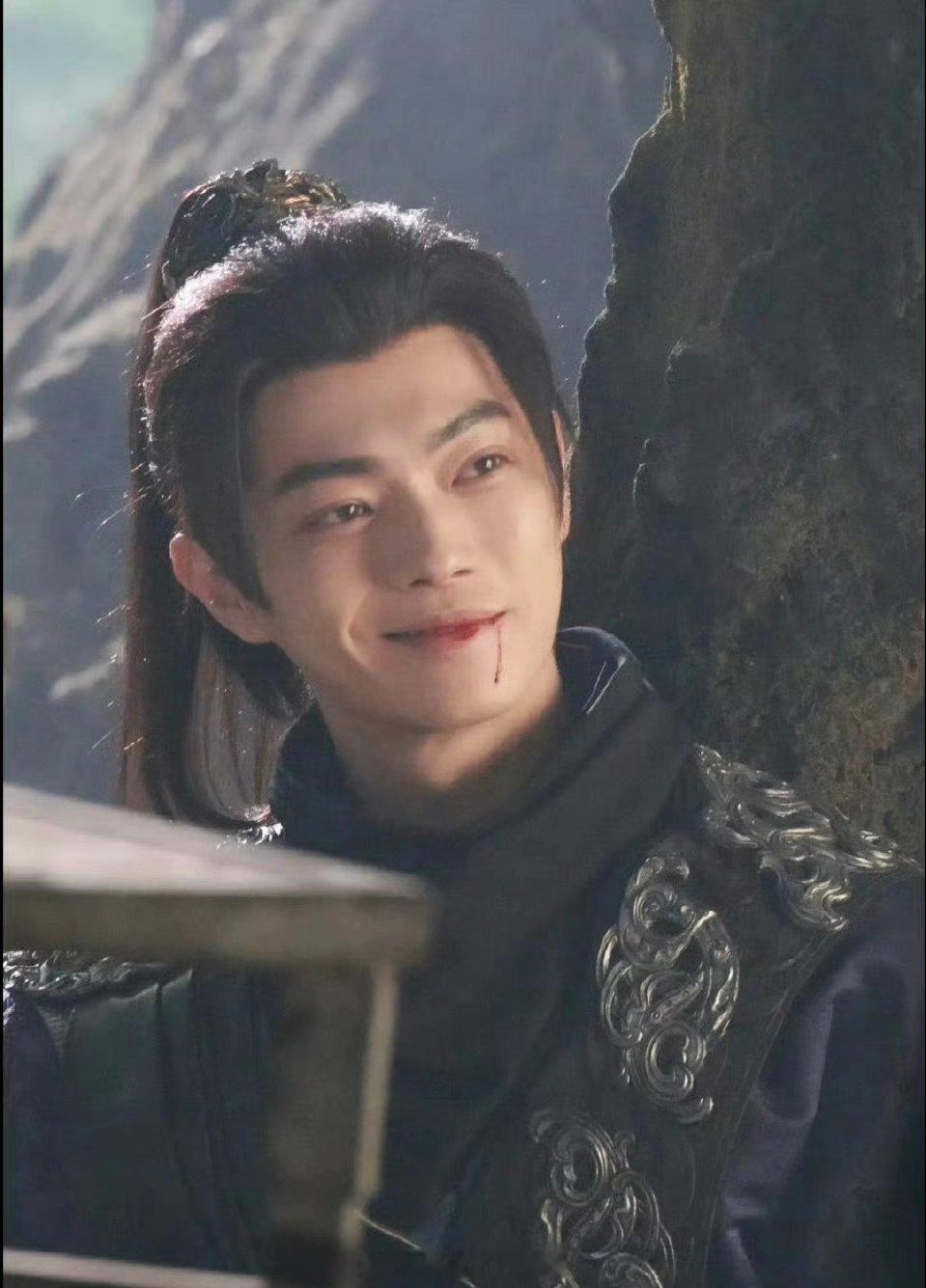 许凯史无名战损妆生图路透，好帅好帅[憧憬] ​​​