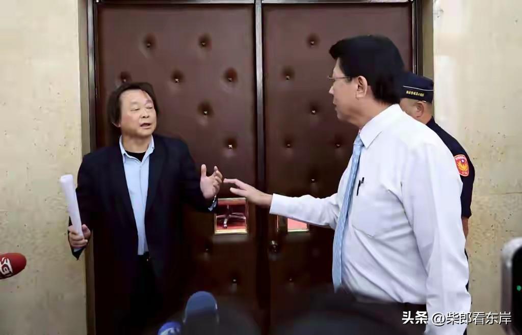 谢龙介偶遇王世坚，热情邀请其为自己站台加油助选

岛内地方选举持续升温，在绿的不