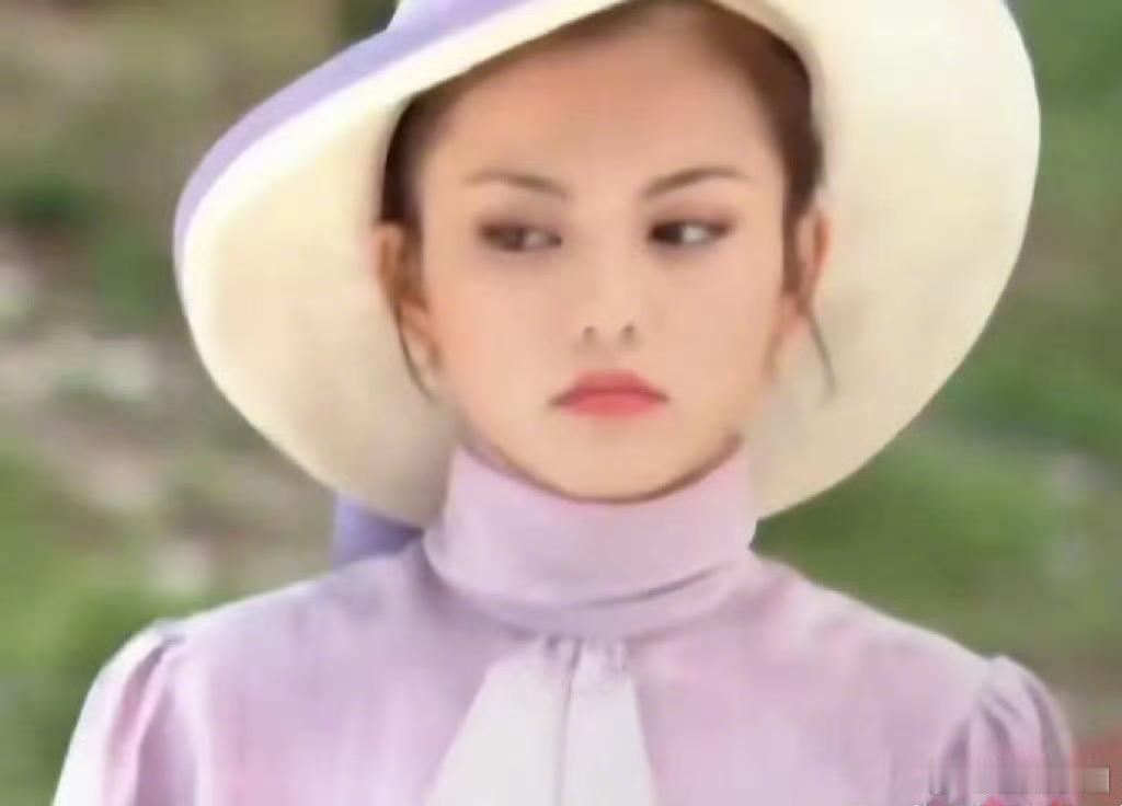 被气到翻旧照李湘也是性情中人[捂脸]。

10月底，网红“维他命”在杭州万圣节活