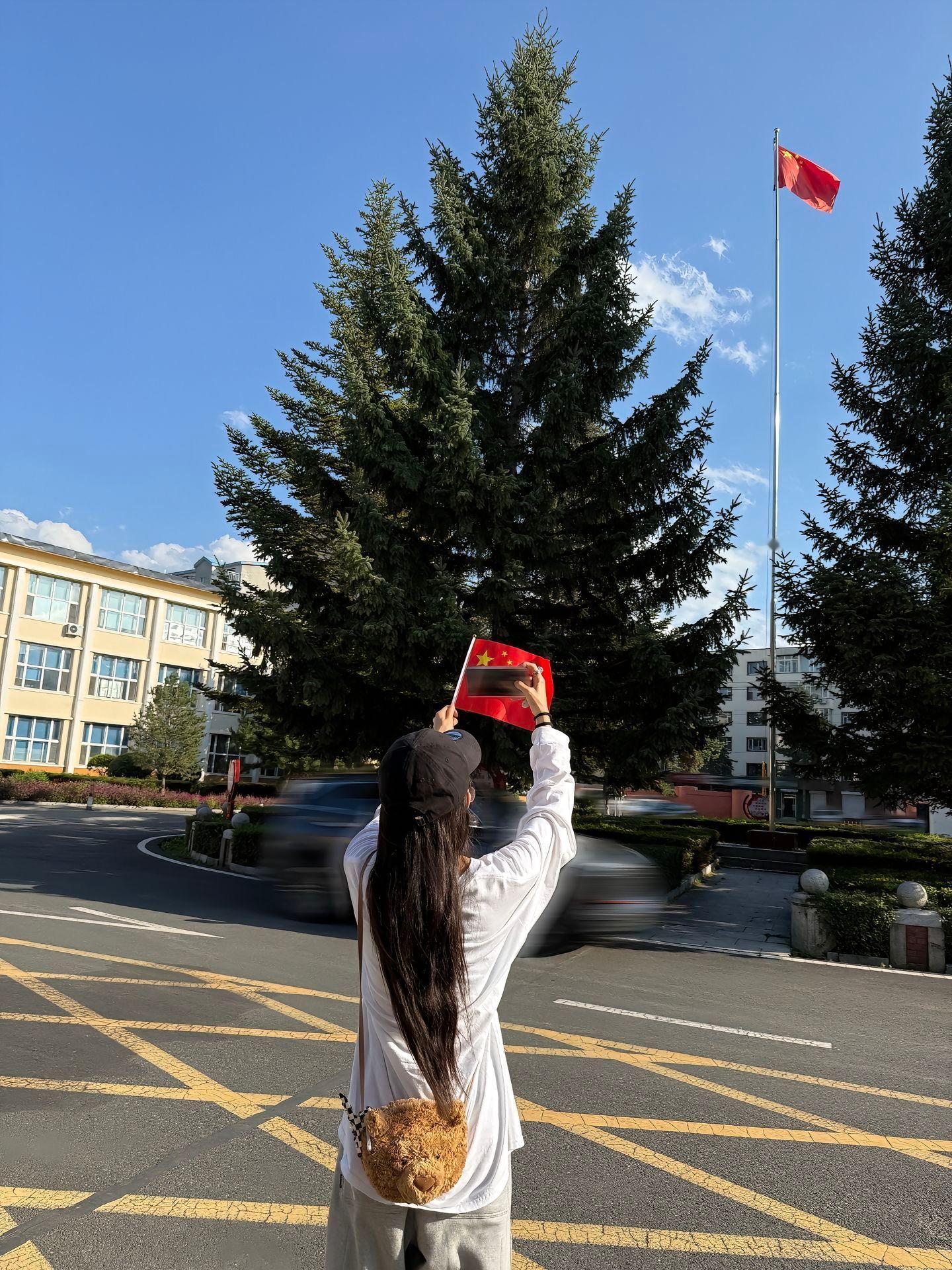 十一期间杨幂分享参观「吉林龙井日本侵略延边罪证馆」小雪节气杨幂分享参观「哈尔滨侵