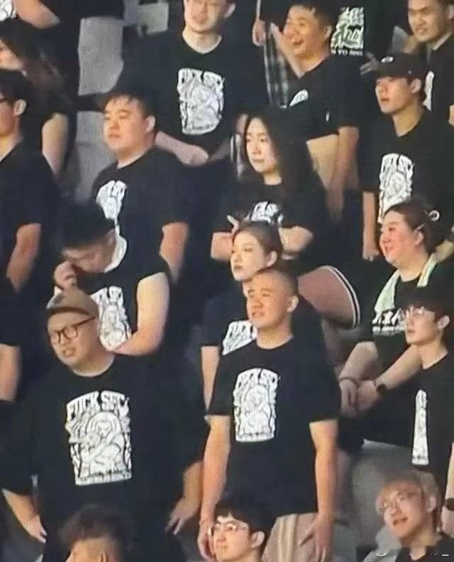 国安就因为这些人的衣服罚了五万，今年这么不容易，马总这么困难情况下能给国安保持战