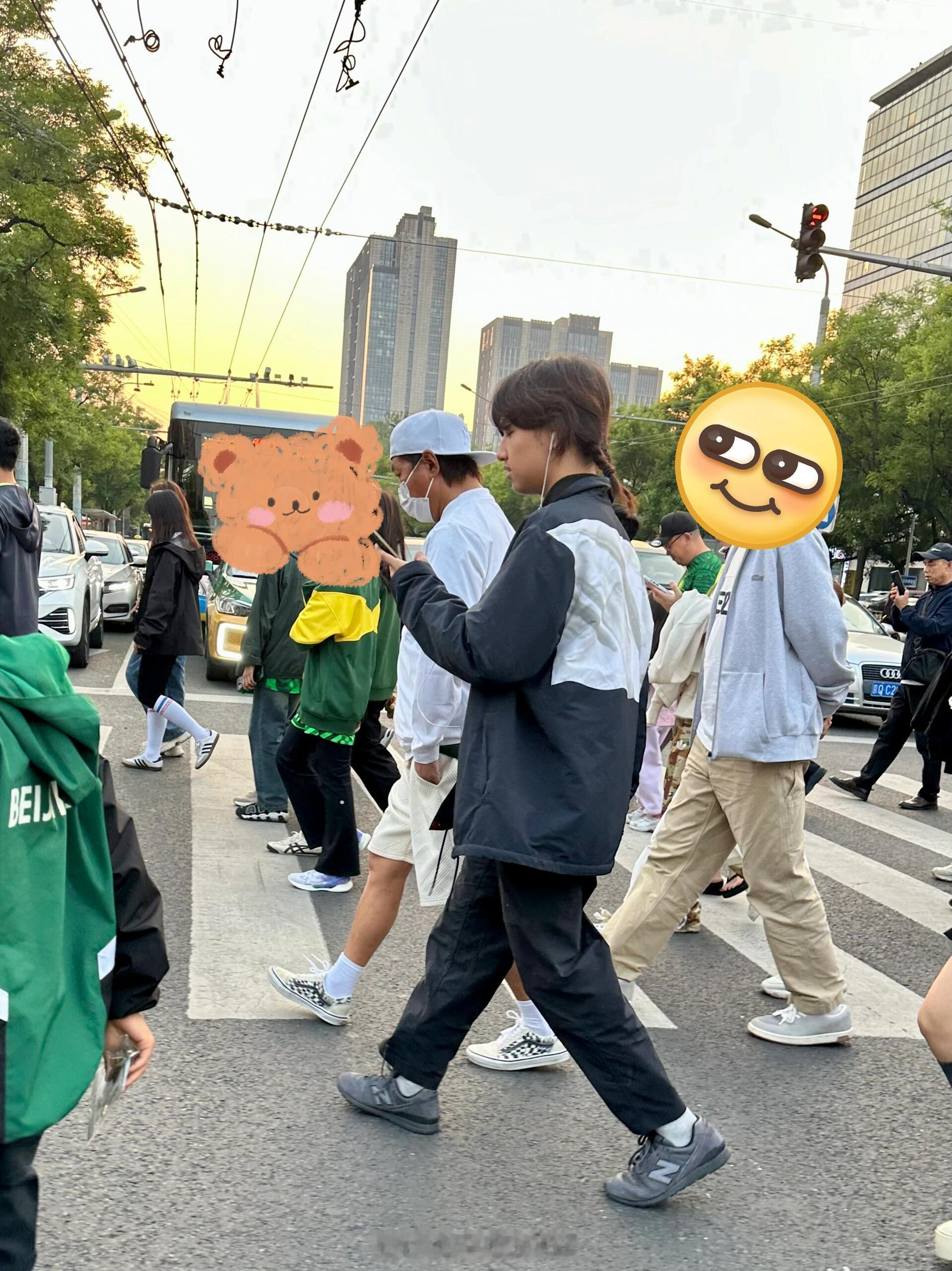 网友偶遇白百何儿子元宝白百何儿子元宝近照 网友偶遇白百何儿子元宝 ​​​
