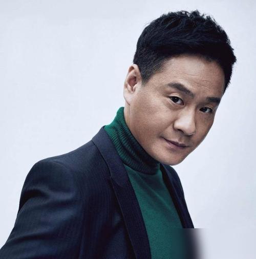 17年前，那个火场里把他拖出来的女人，刚生完孩子，就被他净身出户扫地出门。
你