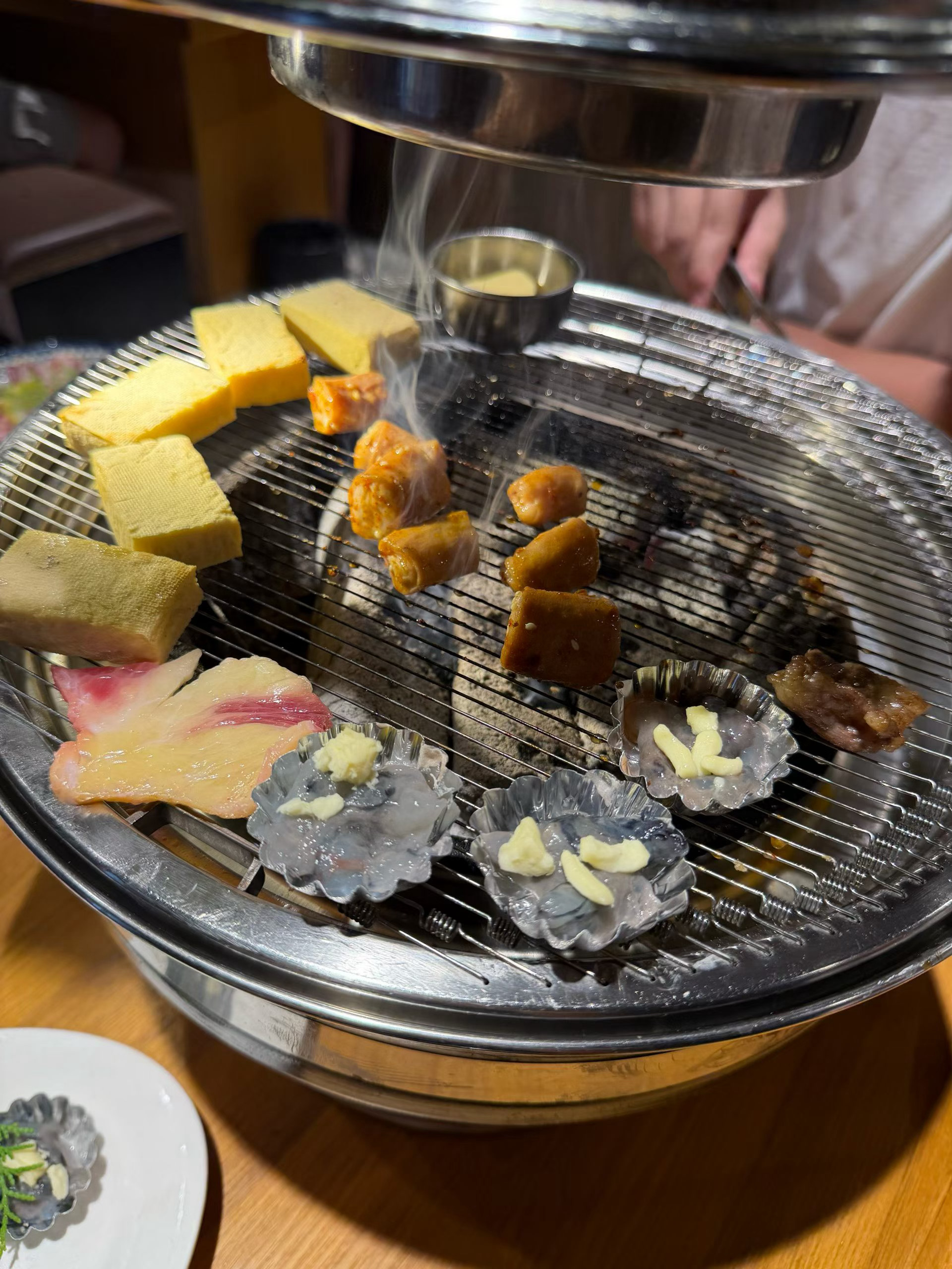 工作完吃一顿烤肉而且自从听了“牛（马）吃草 狼吃肉” 这句话我格外喜欢吃肉 