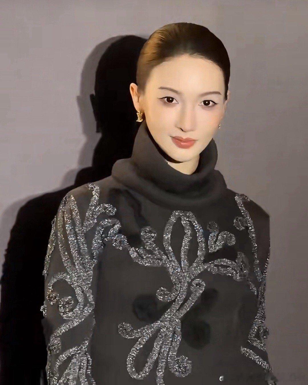 金晨怎么变这样了 金晨本身五官底子在线，不管是清新风还是这种飒爽感，都能hold