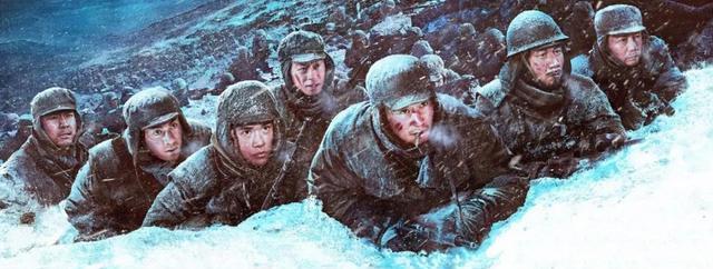 2021年，《长津湖》上映，将一场被风雪掩埋的战役重新带回人们视野。三年后，韩国