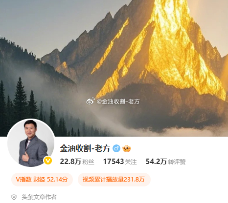 快凌晨一点了，整层楼大概只剩我一个人的办公室还亮着灯刚挨个安抚完大家的情绪，转过