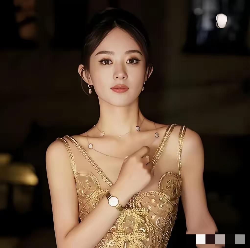 赵丽颖被紧急送医，
最担心她的，除了亲人，
就是下面这三位挚友了：
1.闺蜜周放