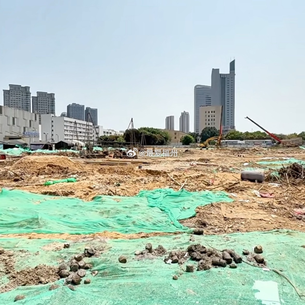 大型国企海南控股在马尾的滨江地块即将正式开建了项目设计为“抬板式”住宅小区，也是