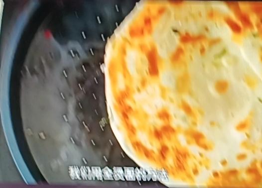肚子饿又不想等，这款全烫面脆皮葱油饼就是救星。不用饧面，外酥里软，凉了还不硬。