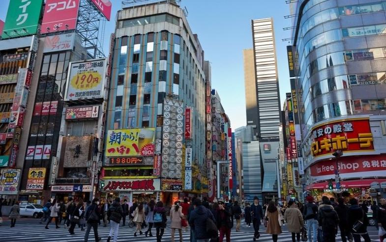 从历史上看，日本这个民族特别极端，而且没有底线，必须随时警惕。
你有没有想过，一