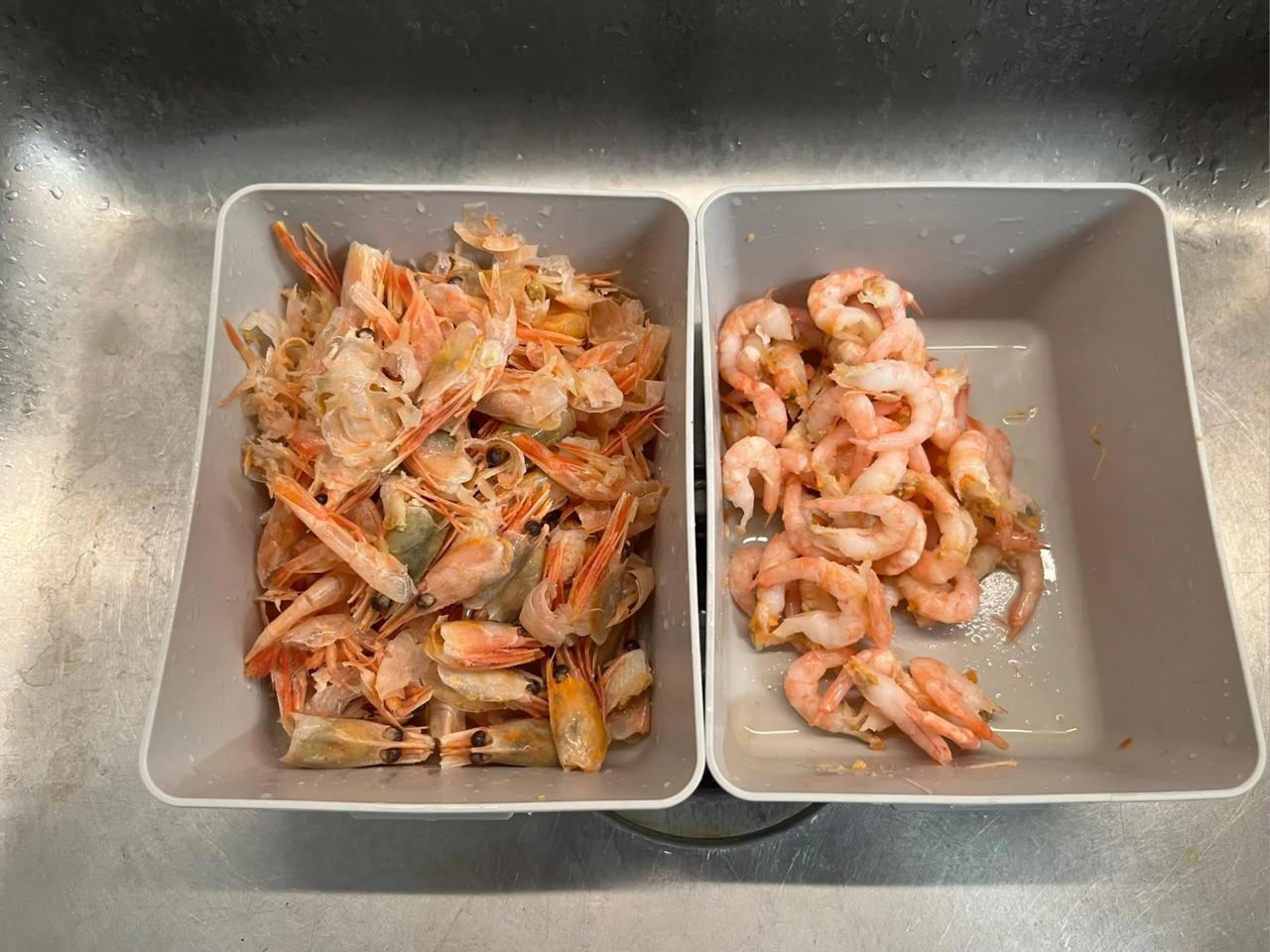 在我看来北极磷虾不应该成为人类的食物
三分之二的部分都不能吃，还要从那么远地方运