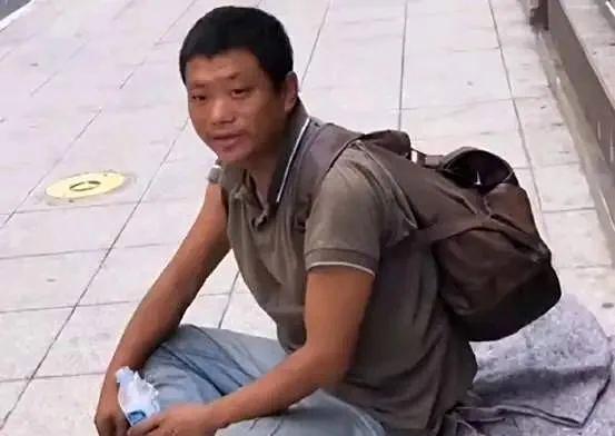 我不配回中国，没脸见人”，他流落巴西街头，靠乞讨为生
 
“我不配回中国，没脸见
