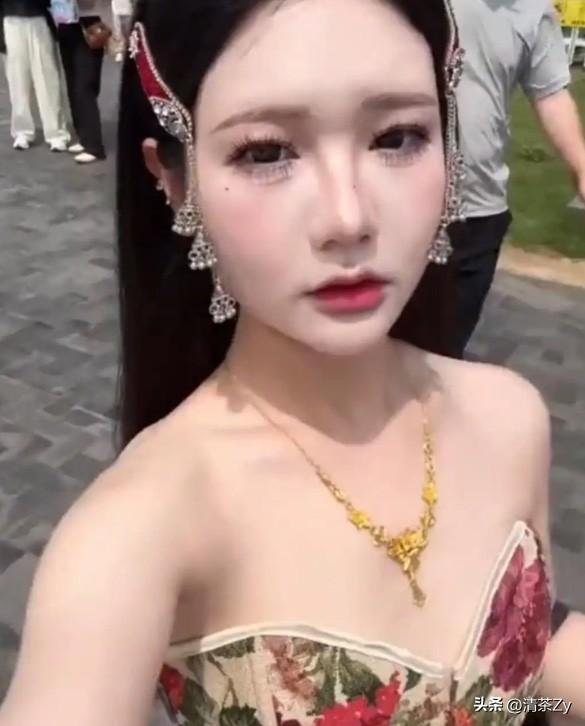 真是什么人都有！一女子发视频说自己穿裹胸上衣去徐州宝莲寺遭工作人员阻拦，工作人员