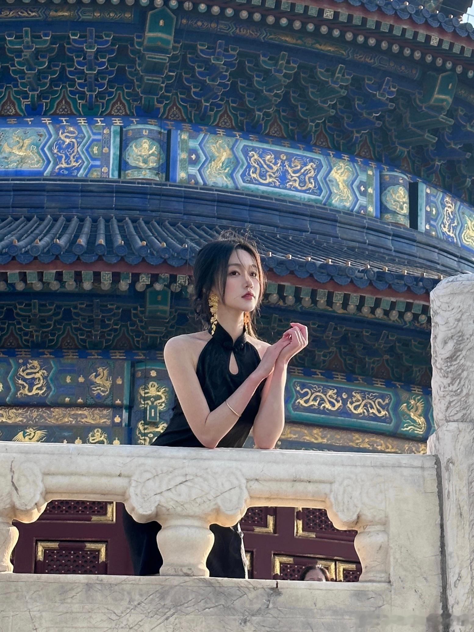 “红墙蓝瓦，片片祈年” ​​​