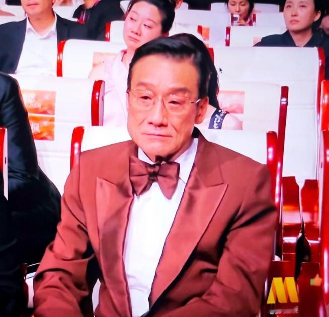 难怪梁家辉心情会这么沉重，不查不知道，一查就懂了！他都68岁了，拍了160多部电