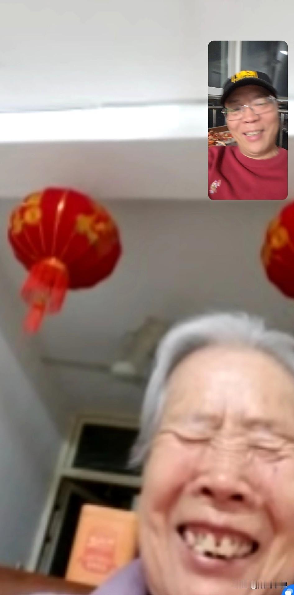 坏了，被老母亲笑话了……

昨晚跟老母亲视频通话，被她狠狠地笑话了一通：“老说我