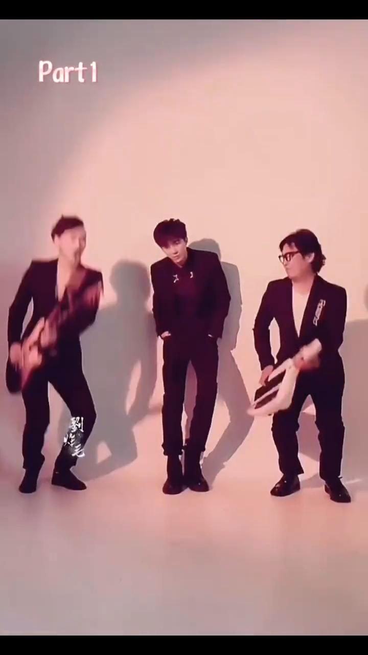 摩登兄弟神图诞生全过程。
神图诞生。