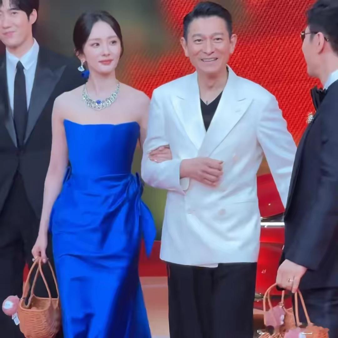 上影节红毯上，杨幂和刘德华看起来为啥还这么年轻 ​​​