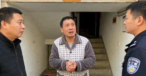 女儿踢球砸坏邻居一盆君子兰，对方要我赔7万2，我二话没说转了账，隔天就带着工商局