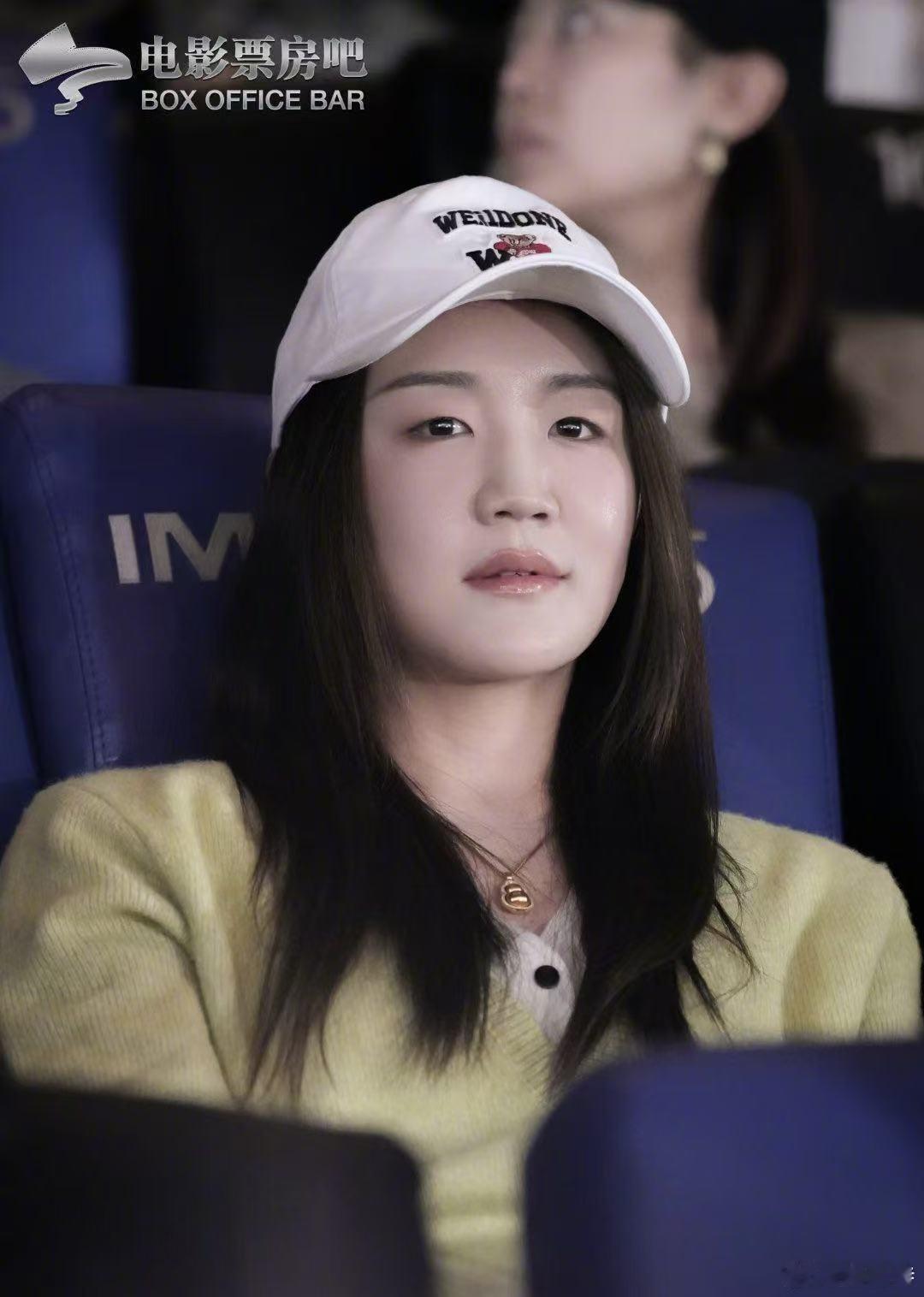 陈梦 黄晓明还是我认识30多年的哥吗 陈梦这话戳中笑点了！支持表哥新片，结果被蔡