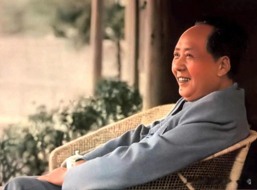 毛主席：真正的课堂，不在教室里，在田埂上

1917年夏天，湖南一师的毛主席，干